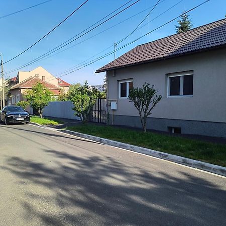 Carla'S Place Ap 2 Oradea Bagian luar foto