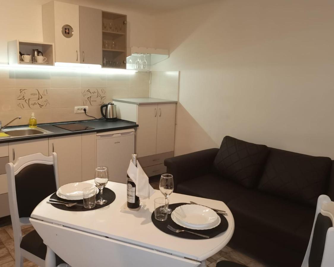 Carla'S Place Ap 2 Oradea Bagian luar foto