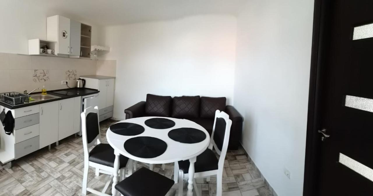 Carla'S Place Ap 2 Oradea Bagian luar foto
