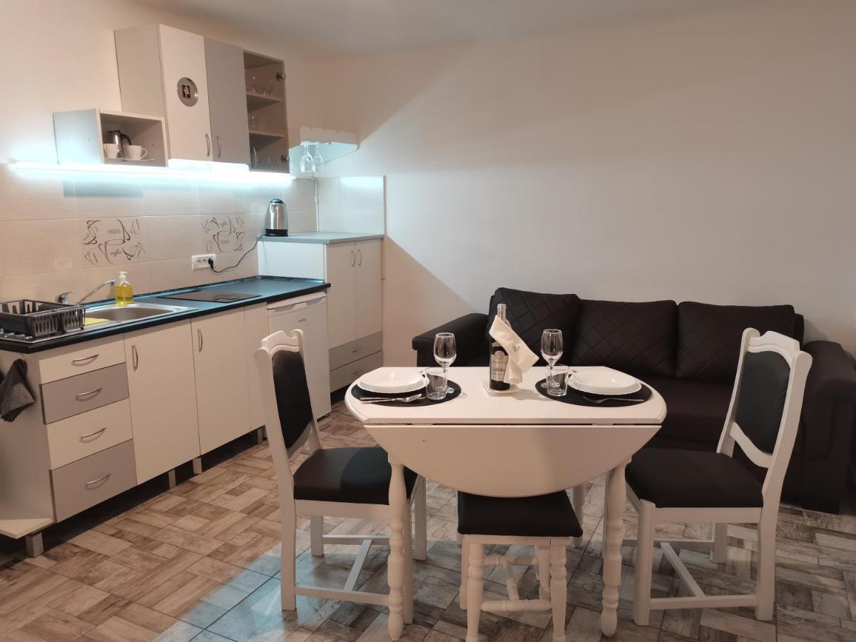 Carla'S Place Ap 2 Oradea Bagian luar foto