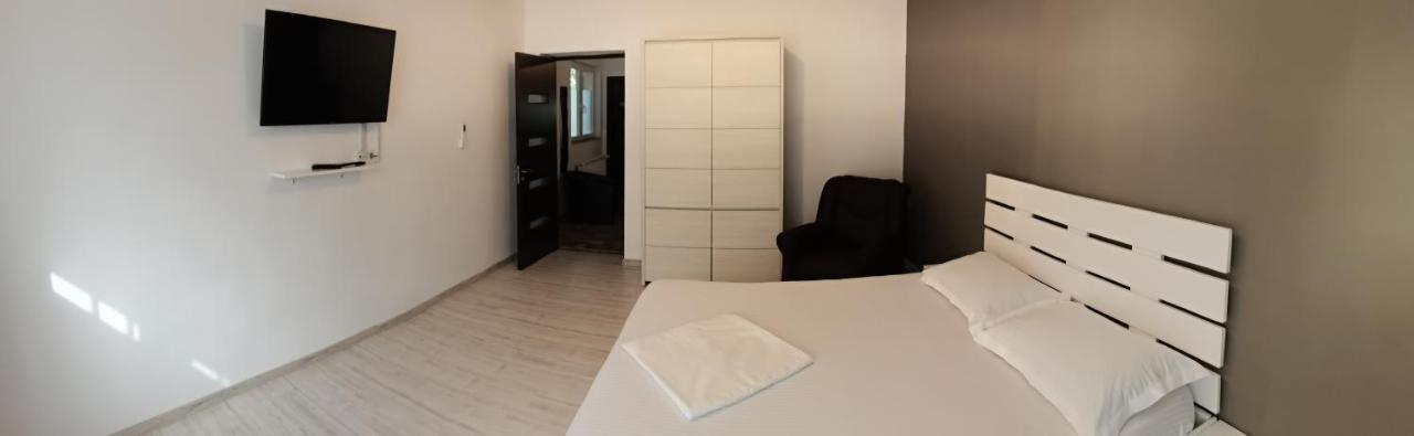 Carla'S Place Ap 2 Oradea Bagian luar foto